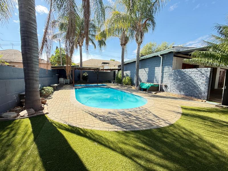 5 Bedroom Property for Sale in Amandelrug Western Cape